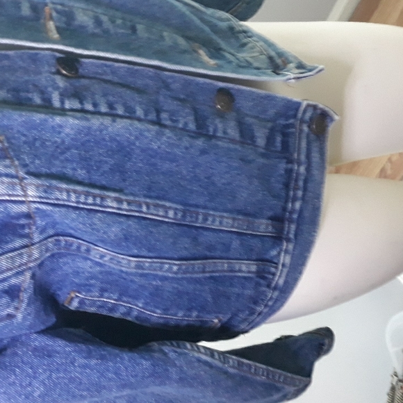 In Crowd stone washed denim jacket. Large - Picture 4 of 7